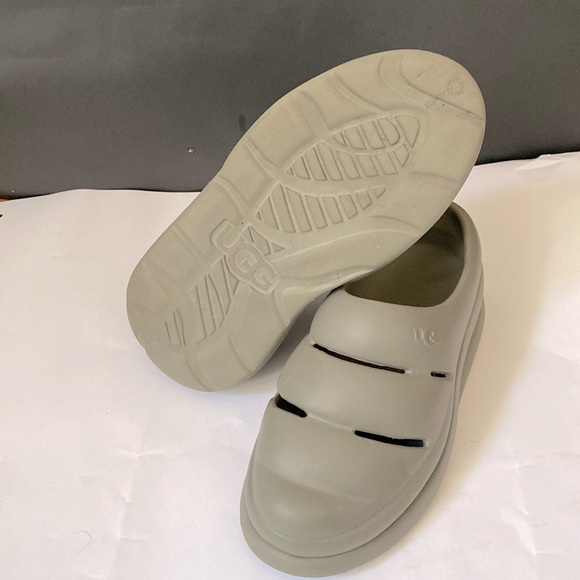 UGG gray rubber slip on platform shoes - Picture 4 of 4